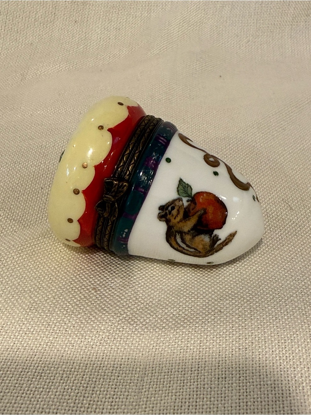 Midwest of Cannon Falls Tracy Porter
Acorn Shape Trinket Box with Chipmunk